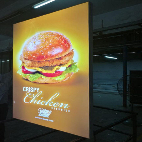 จอแสดงผล LED Light Box ในร่มสูง 1.2 ม. ตั้งพื้นตั้งพื้นสีเงิน / สีดำ